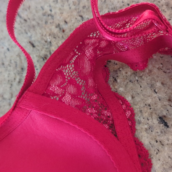 LIKE NEW Victoria's Secret Lace Bra - Picture 5 of 6
